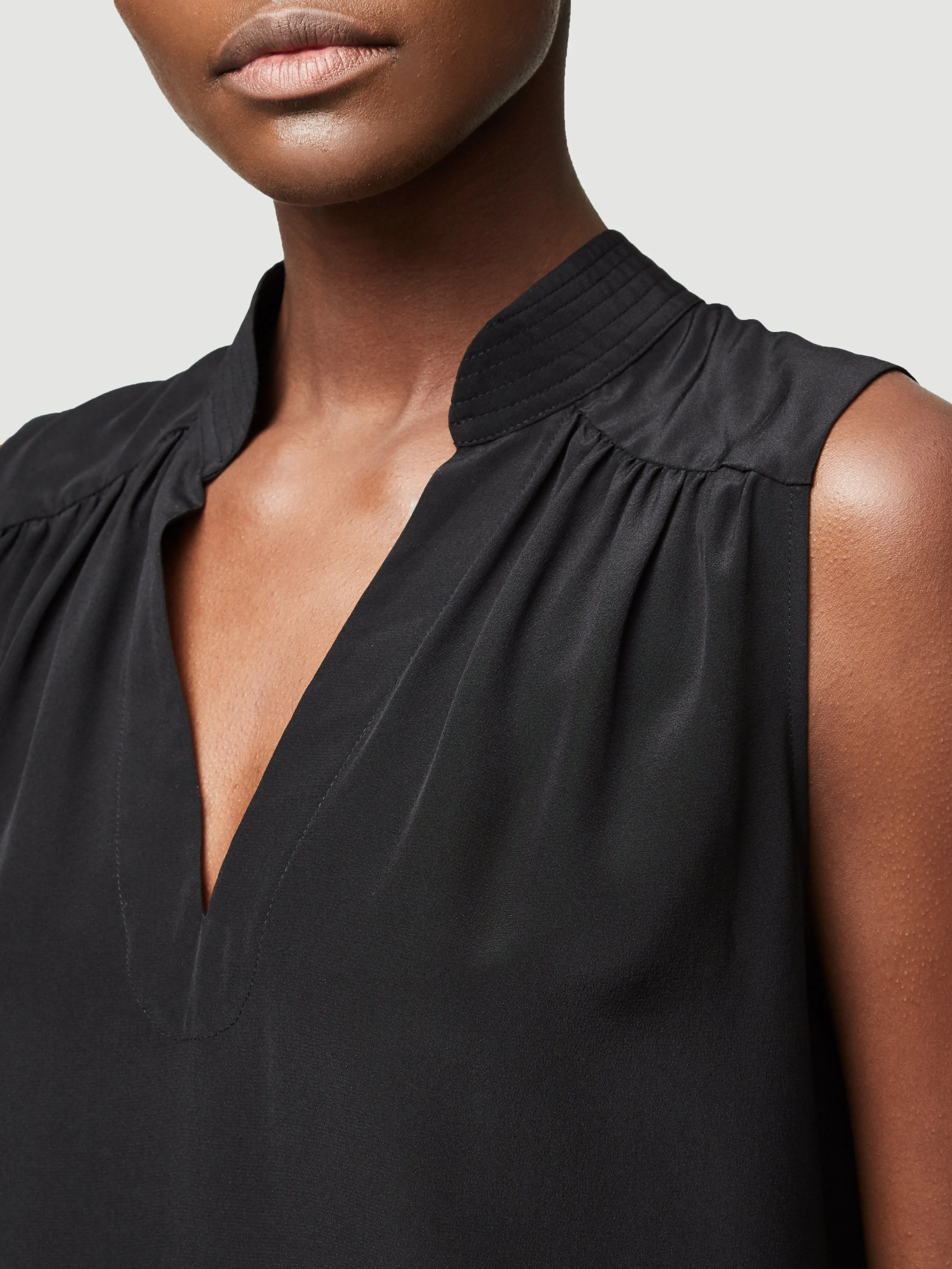 Cali Silk Sleeveless Top -- Noir