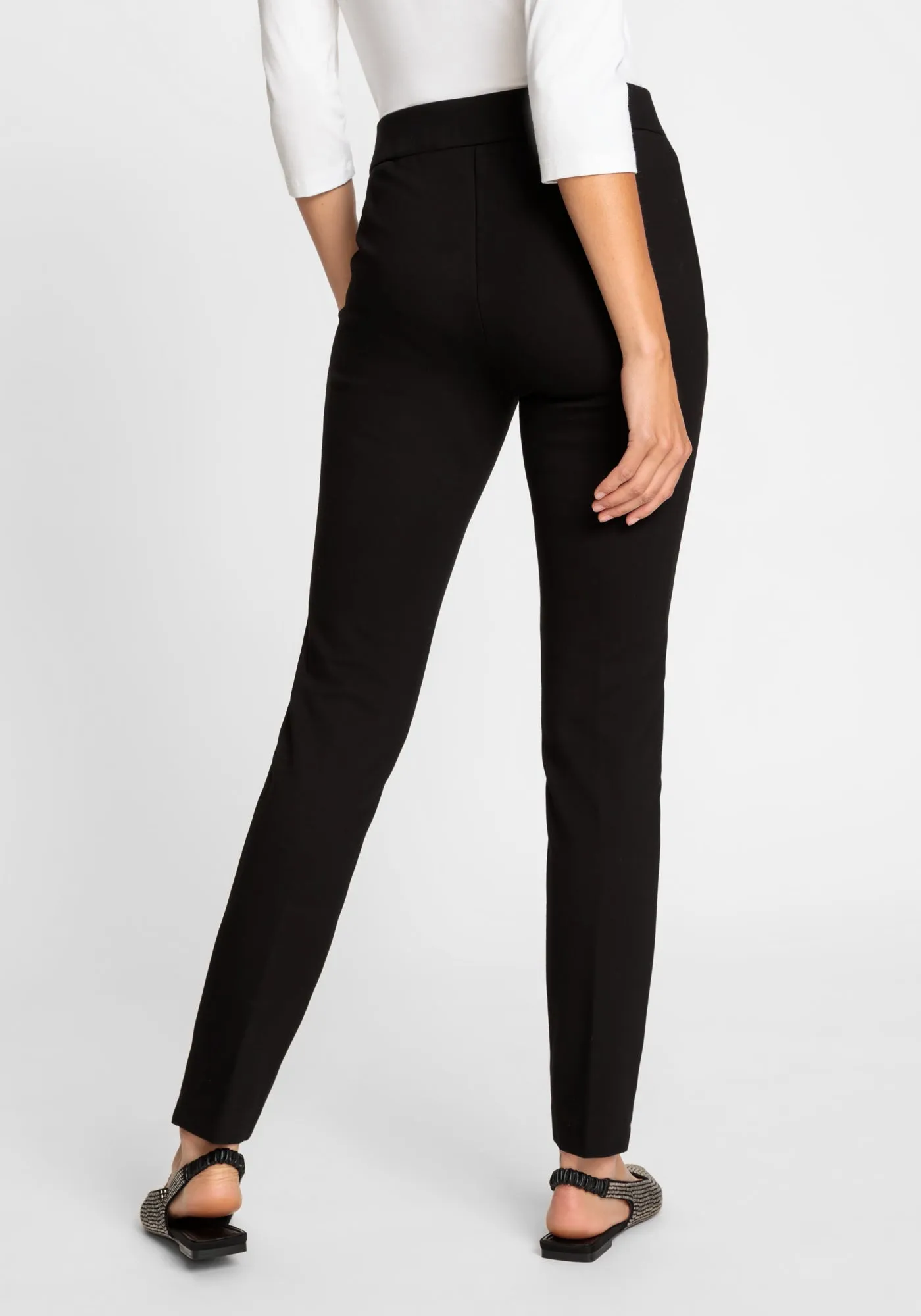 Casual Cropped Trouser in Black